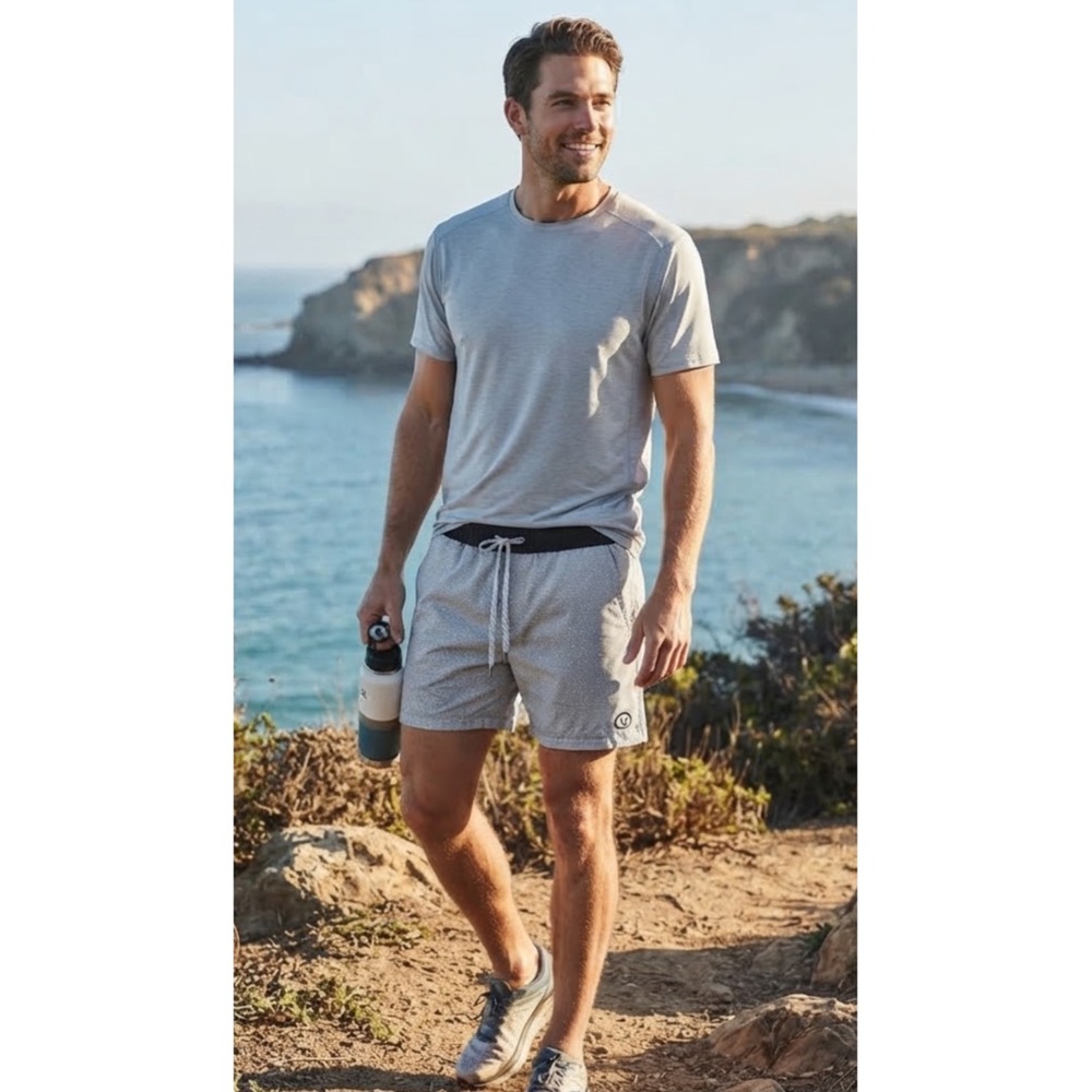 Vuori Men’s Kore 5” Short Lined Platinum Dashed Lines Colorway Medium